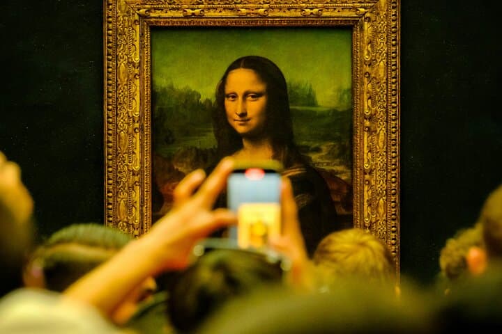 Historical Paris Combo: Louvre, Le Marais & Hop-On Hop-Off Bus photo 2