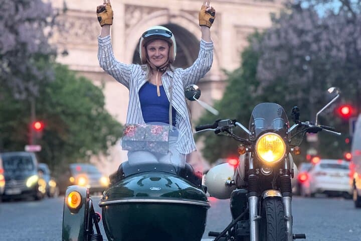 Vintage Sidecar Tour of Paris — 1.5‑Hour Hotel Pickup Experience photo 1