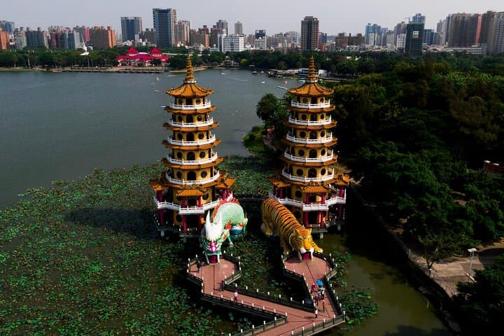 Private Kaohsiung Car Tour with English-Speaking Driver — Tailor-Made Sightseeing photo 3