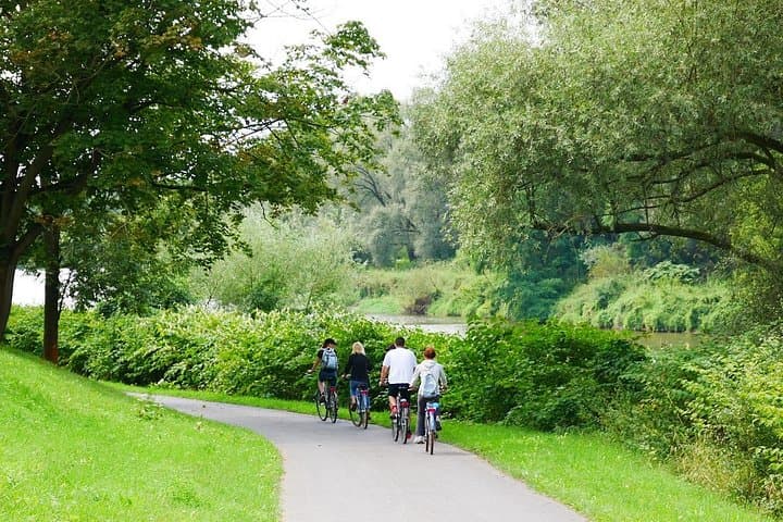 Krakow to Tyniec: Vistula River Bike Tour & Benedictine Picnic photo 2