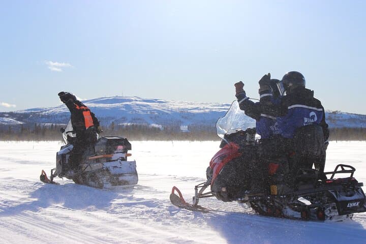 Levi 2-Hour Snowmobile Safari: Arctic Lakes, Forests & Hot Berry Break photo 6
