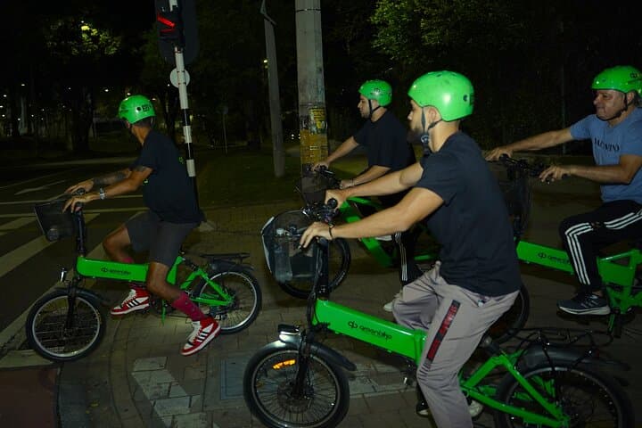 Medellin night bike tour: local neighborhoods, snacks and panoramic viewpoints photo 4