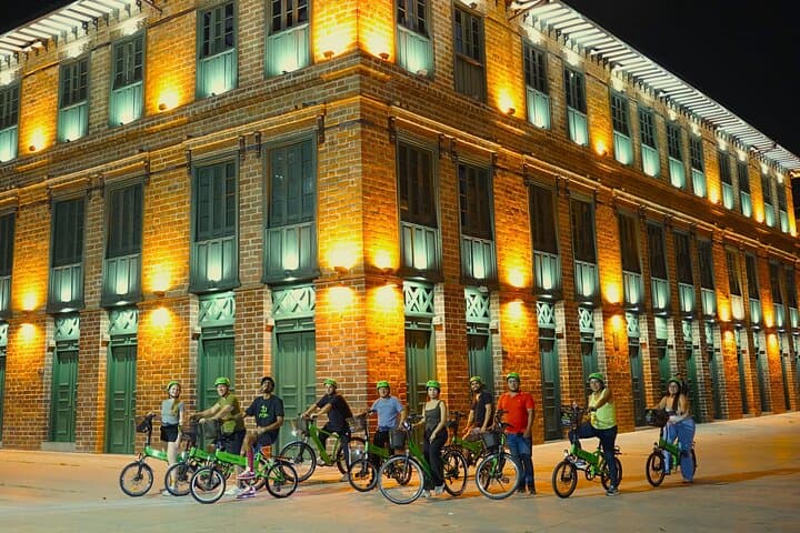 Medellin night bike tour: local neighborhoods, snacks and panoramic viewpoints photo 1