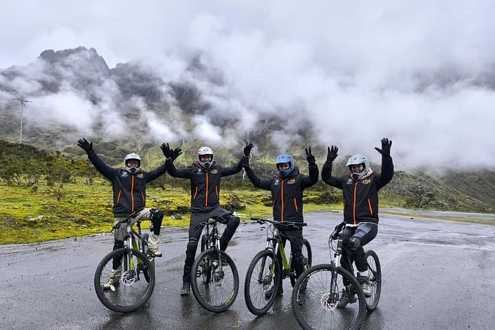 4-Day Inca Jungle: Mountain Biking, Rafting & Zipline to Machu Picchu photo 4