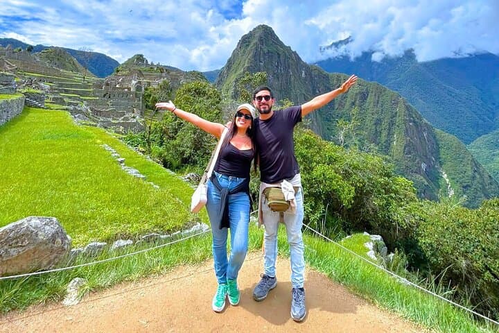 2-Day Machu Picchu & Sacred Valley Tour from Cusco with Train and Guide