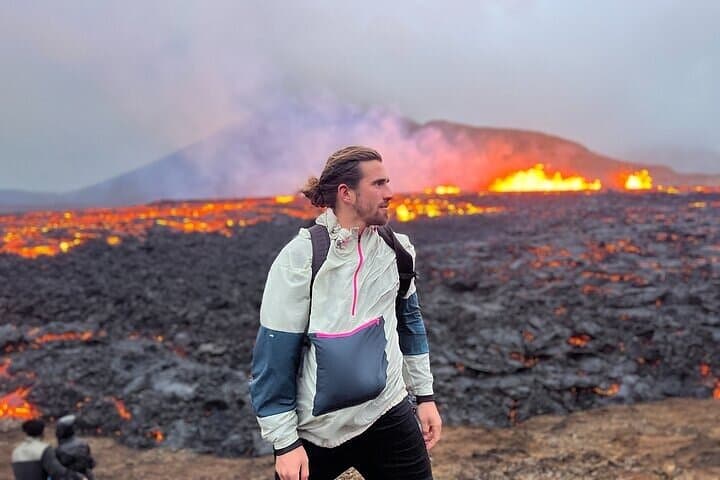 Reykjanes Peninsula Private Day Tour: Volcanoes, Geothermal Fields & Coastal Cliffs