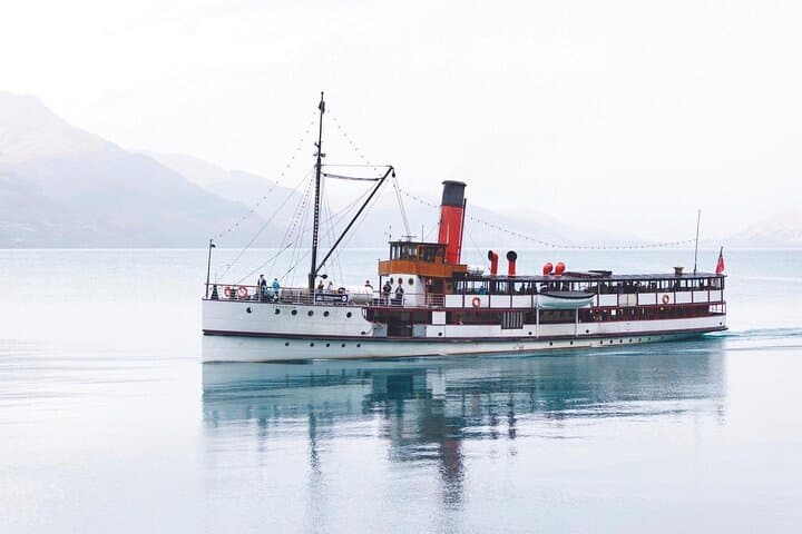 lake-wakatipu-walter-peak-gourmet-bbq-lunch-queenstown-cruise photo 4