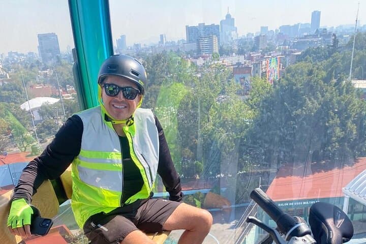 Private Mexico City Bike Tour: Chapultepec to Condesa Guided Ride photo 5