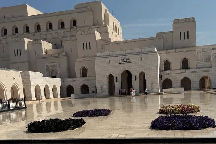 Private Muscat Highlights Tour — Sultan Qaboos Mosque, Muttrah Souq & Corniche