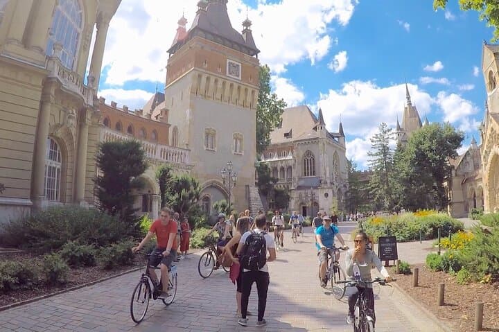 E‑Bike Budapest: Buda Castle & Danube Panoramas with a Local Guide
