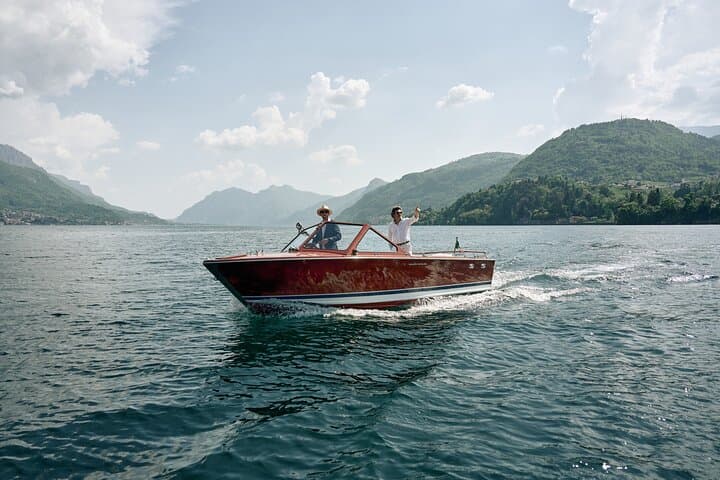 Vintage Wooden Speedboat Tour on Lake Como: Private Cruise with Aperitif photo 2