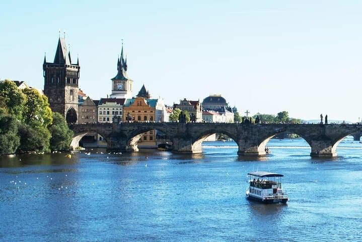 Private Vltava River Party Cruise with Unlimited Drinks and Charles Bridge Views