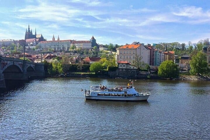 Private Vltava River Party Cruise with Unlimited Drinks and Charles Bridge Views photo 4