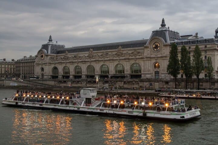 Seine River Cruise from the Eiffel Tower — 1-Hour Sightseeing + Optional Macaron Tasting photo 4