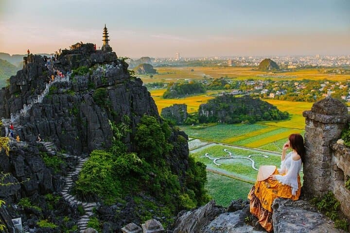 Ninh Binh Full-Day: Hoa Lu, Trang An Boat, Mua Cave & Bich Dong Guide