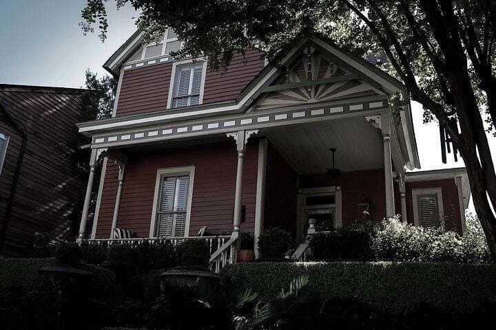 Charlotte Haunted & True Crime Night Tour — Southern Charm Open-Air Ride photo 3