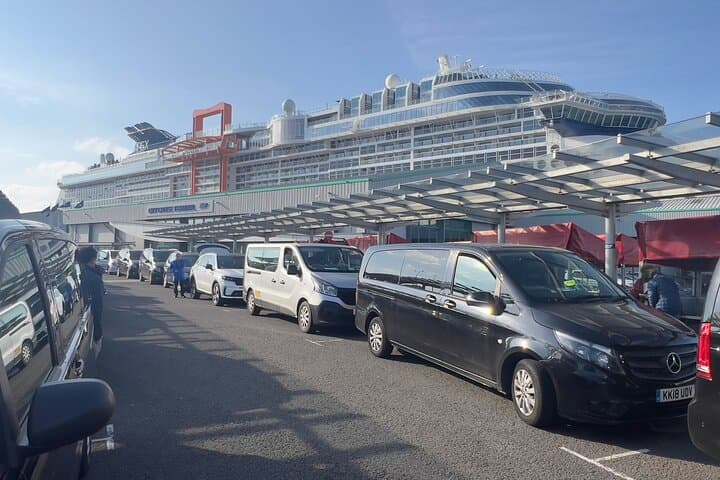 Gatwick to Southampton Port Private Transfer with Meet & Greet: Reliable Airport-to-Cruise Transport