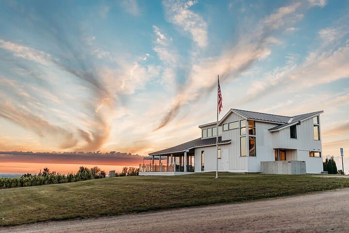 Sunset Wine Tour of Leelanau Peninsula — Non‑Bus Luxury Tastings from Traverse City