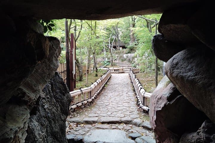 Sorakuen Garden Guided Walk: A Quiet Hour in Kobe’s Historic Pond Garden photo 3