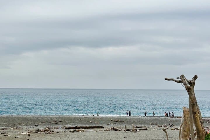 Hualien Private Day Tour: Qingshui Cliff, Taroko Gorge & Qixingtan Beach photo 3