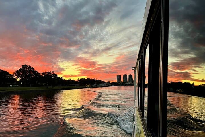 Surfers Paradise Sunset River Cruise — Gold Coast Broadwater Evening Cruise photo 2