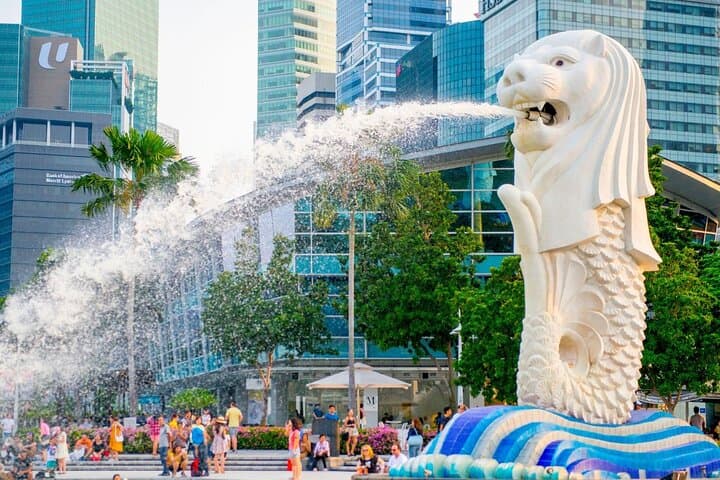 Singapore City Tour and Gardens by the Bay: Merlion, Temples & Cloud Forest photo 1