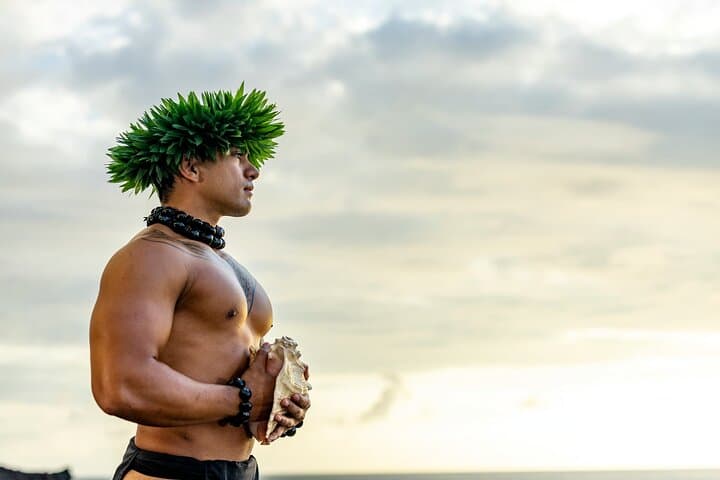 Feast and Fire Luau at Outrigger Kona Resort — Oceanfront Hawaiian Dinner & Show photo 2