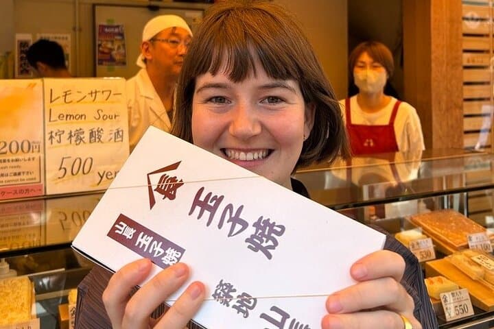 Tsukiji Fish Market Tour & Sushi Making Class in Tokyo photo 2
