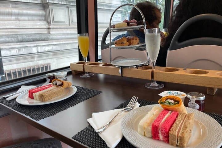 Royal Windsor Afternoon Tea Bus Tour — Upper-Deck Sightseeing with Prosecco