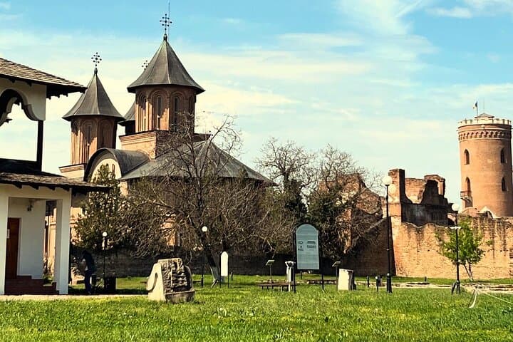 Dracula and Ceausescu Private Full-Day Tour from Bucharest