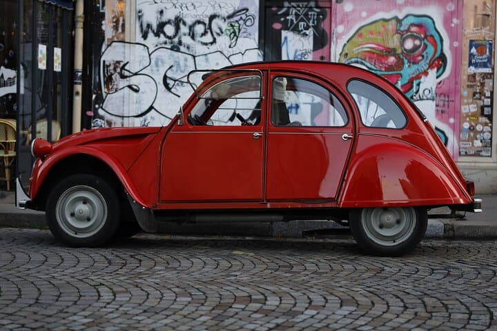 2CV Tour of Saint‑Germain and Paradis Latin Cabaret Dinner in Paris photo 3