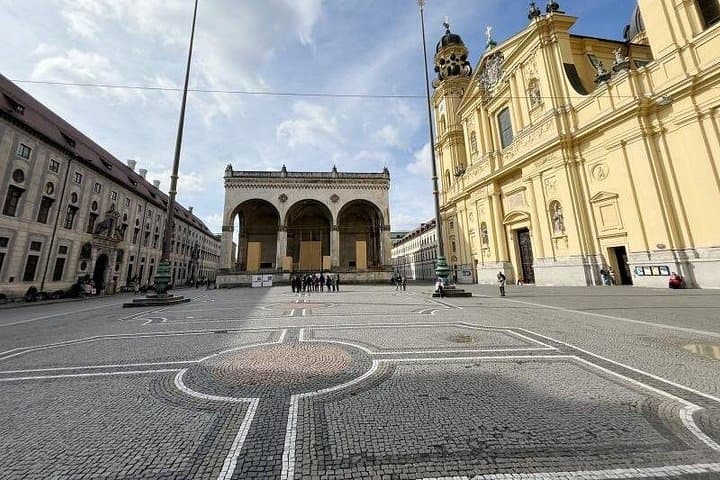 Self-Guided Audio City Tour in Munich — 3 km Walk Through Marienplatz and Englischer Garten photo 2