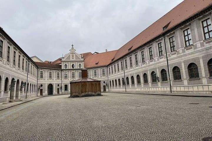 Self-Guided Audio City Tour in Munich — 3 km Walk Through Marienplatz and Englischer Garten photo 4