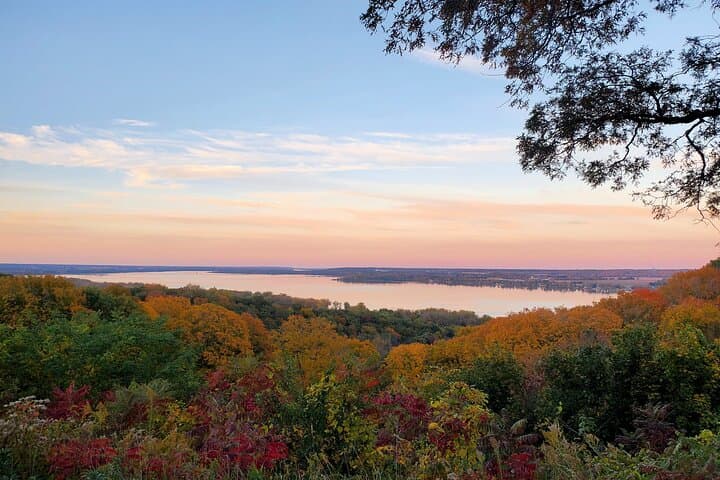 Grandview Drive Pedicab Tour — Scenic Illinois River Bluff Ride photo 3