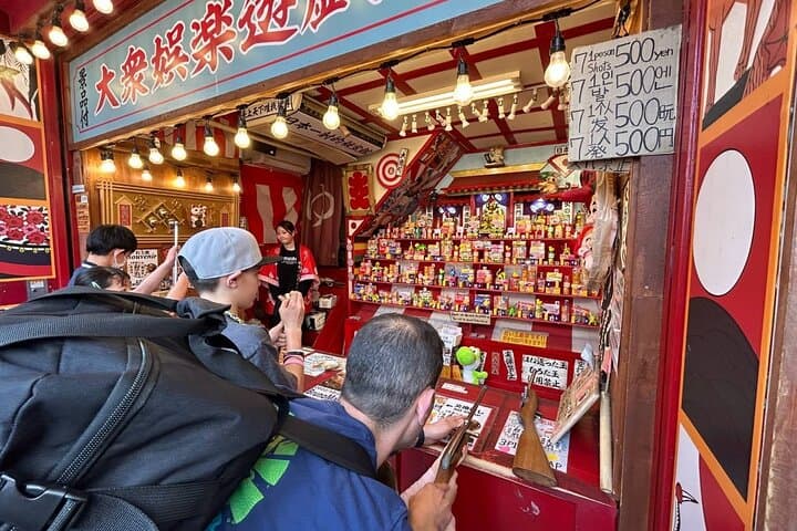Osaka Retro and Neon Tour: 3-Hour Family-Friendly Shinsekai & Dotonbori Walk