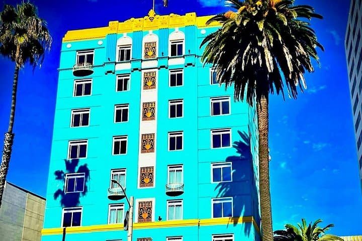 Santa Monica Superhero Game: Self-Guided Pier-to-Promenade Adventure photo 3