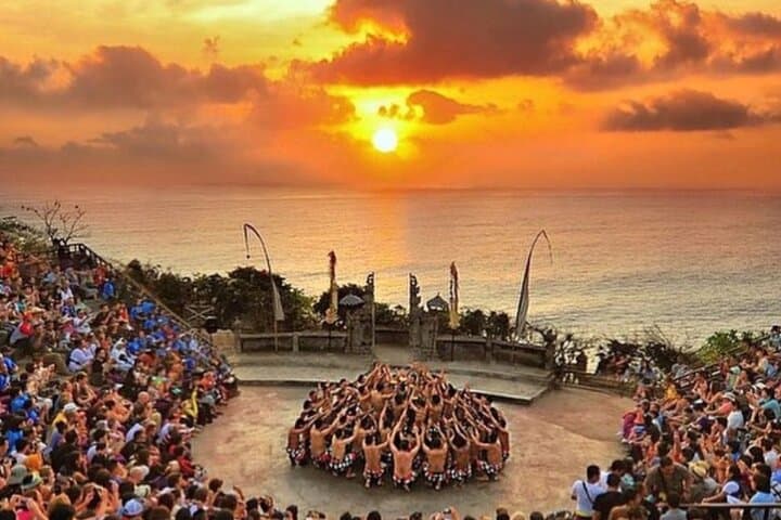 Bali Sunset at Uluwatu: Kecak Dance & Jimbaran Seafood Experience