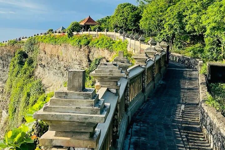 Bali Sunset at Uluwatu: Kecak Dance & Jimbaran Seafood Experience photo 3