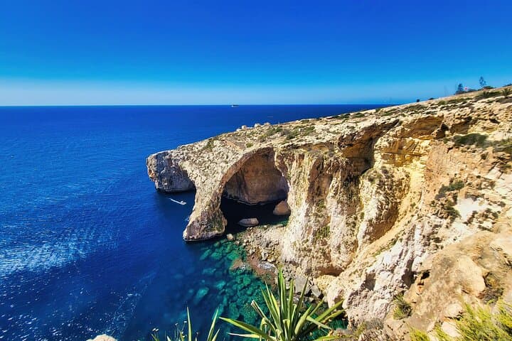 Half-Day Private Tour to Blue Grotto, Ħaġar Qim, Mdina & Dingli Cliffs photo 4