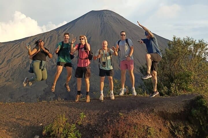 Private Pacaya Volcano Hike and Volcano-Baked Pizza from Antigua