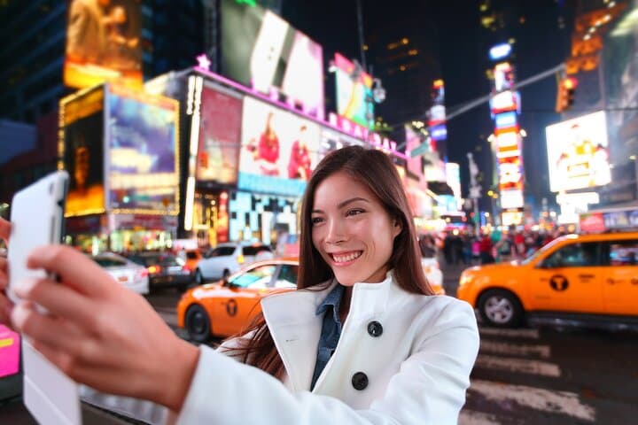 Evening in Times Square: Guided Night Walk with Classic Hot Dog