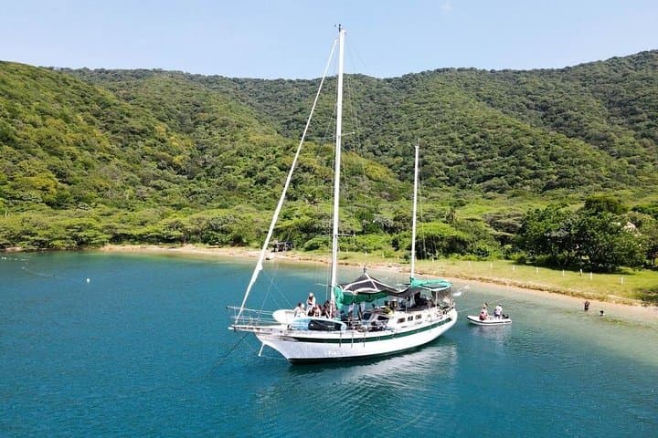 Sail to Tayrona Park: Bahía Concha Snorkeling, Paddleboarding & Beach Lunch photo 3