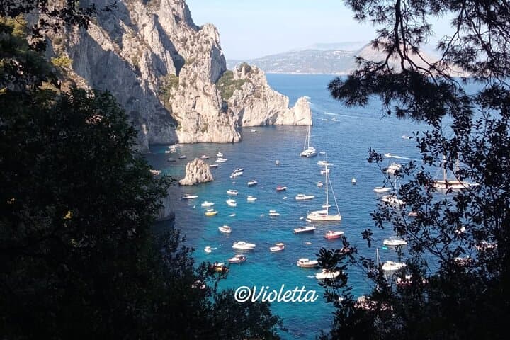Capri Day Hike: Hidden Trails, Natural Arch & Piazzetta with a Local Guide