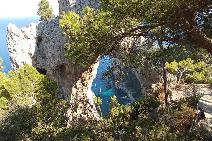 Capri Day Hike: Hidden Trails, Natural Arch & Piazzetta with a Local Guide photo 4