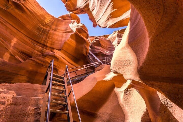 Antelope Canyon & Horseshoe Bend Scenic Flight from Las Vegas: Day Trip Guide photo 6