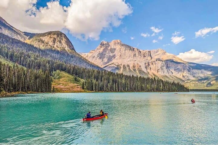 Banff Four-Lakes Tour: Lake Louise, Moraine, Emerald & Peyto (Winter-Ready) photo 4