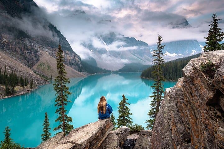 Banff Four-Lakes Tour: Lake Louise, Moraine, Emerald & Peyto (Winter-Ready)