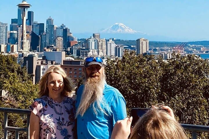 Private Seattle History and Landmarks Tour — Ballard Locks to Kerry Park in a Luxury SUV photo 2