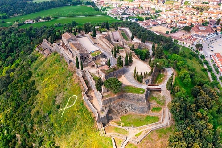 Day Trip from Palamós: Girona, Hostalric Castle & La Roca Village Outlet