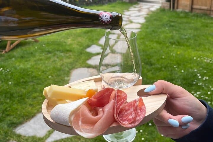 Chamonix Discovery Walk and Savoyard Aperitif: Guided Tasting & Photo Spots photo 2